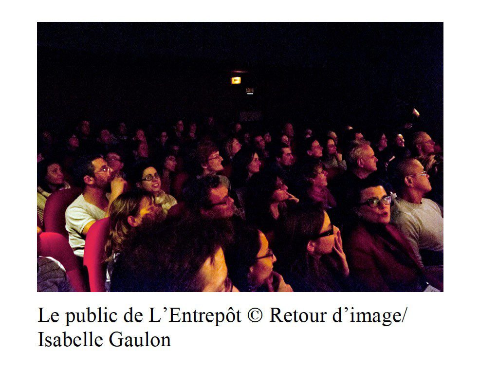 Photo du public attentif dans la salle comble du Cinéma l'Entrepôt le 15 novembre 2012